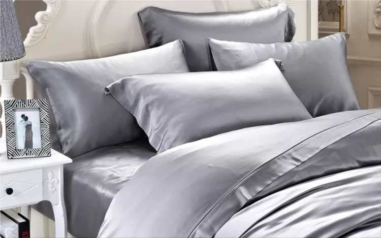 Bed linen made of silk