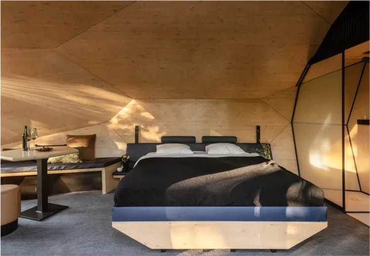 PEBL Grand Cabin