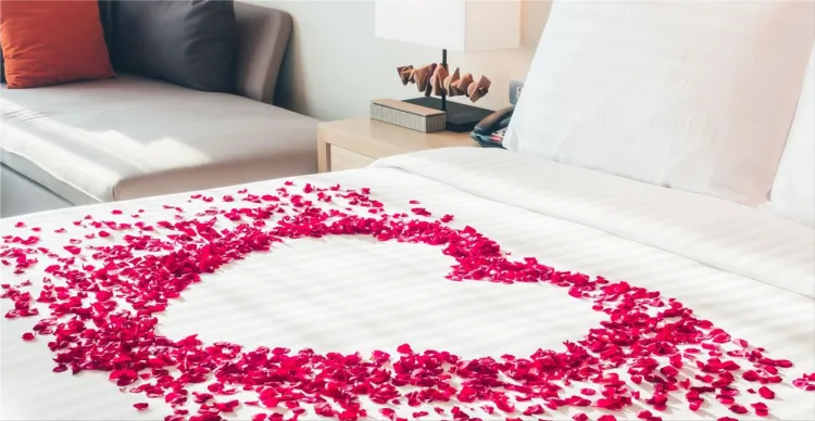 Rose petals newlyweds' bedroom
