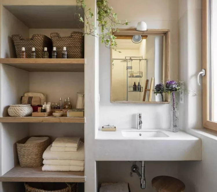 The upstairs bathroom