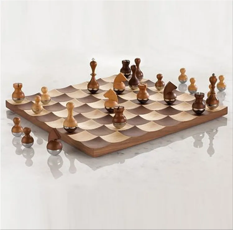 Umbra wobble chess set