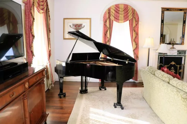 Baldwin baby grand piano