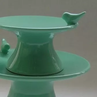Bird cupcake stand close-up