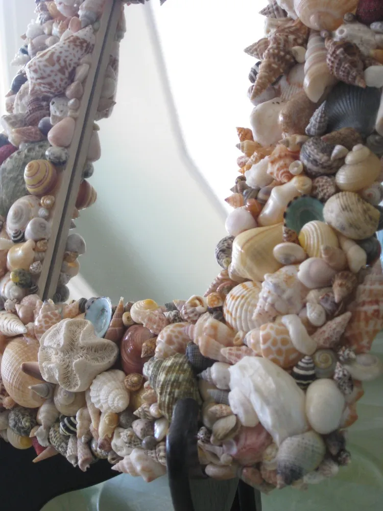 Handmade Shell Mirror -detail