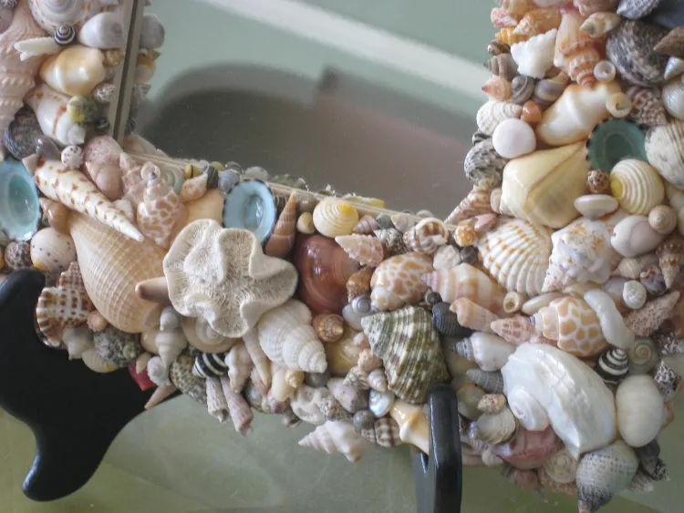 Handmade Shell Mirror -detail