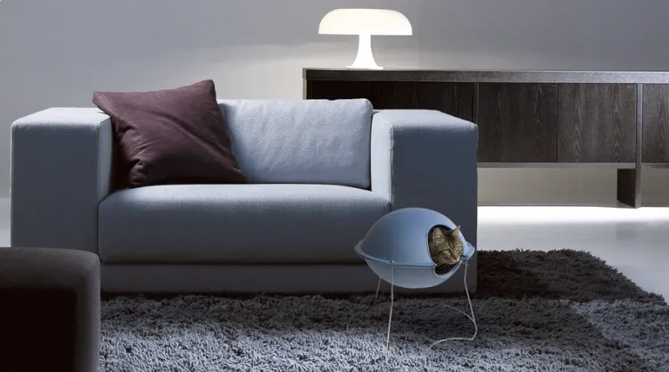 Hepper Pod Pet Bed with kitty inside