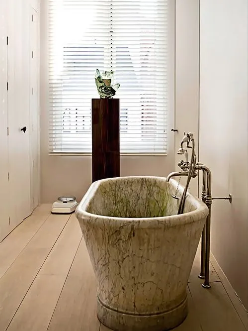 Residence apartment bath by Vincent Van Duysen Architects (2001)