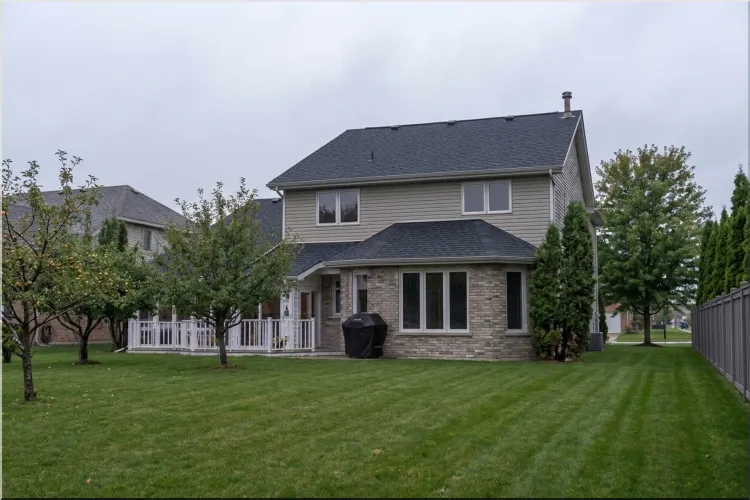 Roof repair vs replacement 