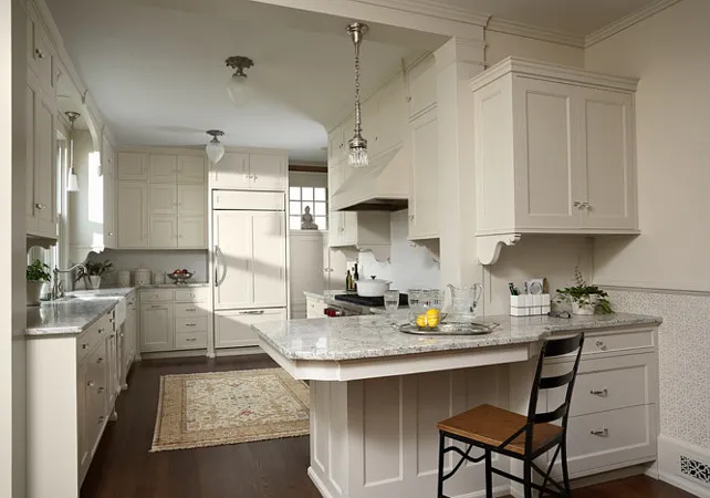 traditional off white kitchen David Heide Design Studio