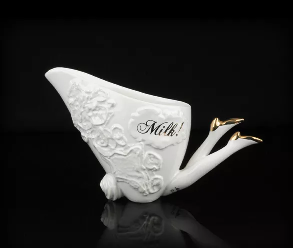 Undergrowth Design, Blaue Blume White with Gold Shoes, Milk jug