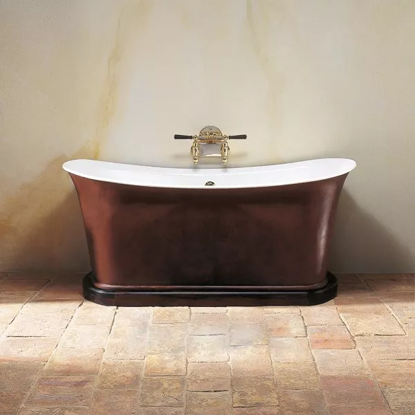 Empire bathtub on plinth