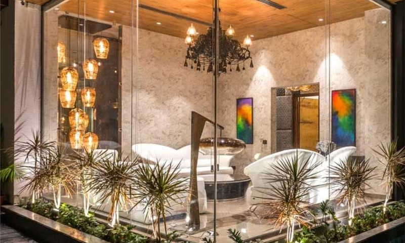 How Glass Walls Can Make Your Office Interiors Standout