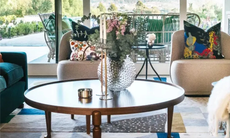 Svenskt Tenn fully remodeled this Southern California home