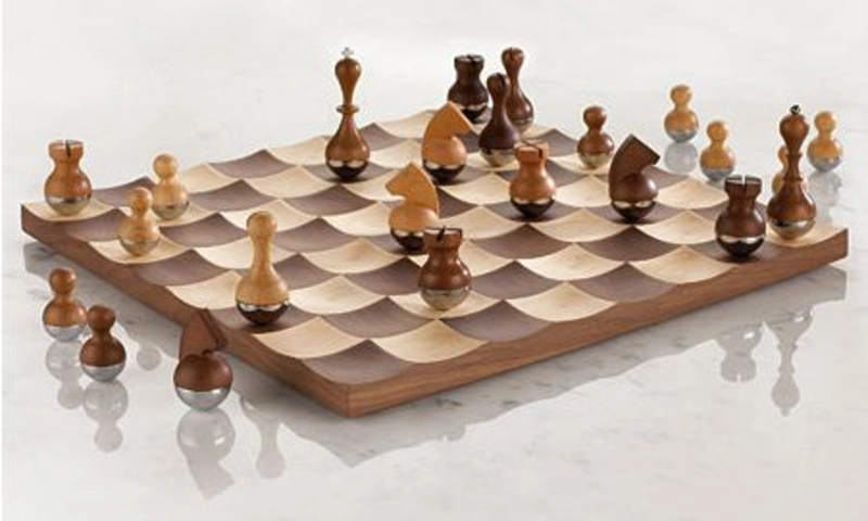 Umbra wobble chess set