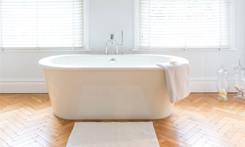 porcelain bathtub