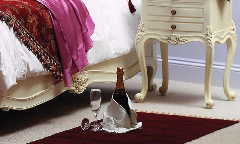 The most romantic bed design by Frank Hudson