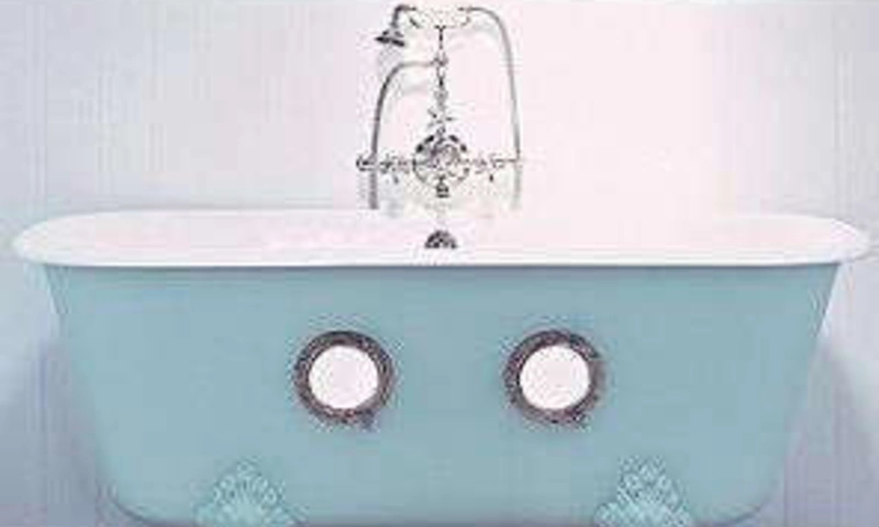 Porthole bathtub